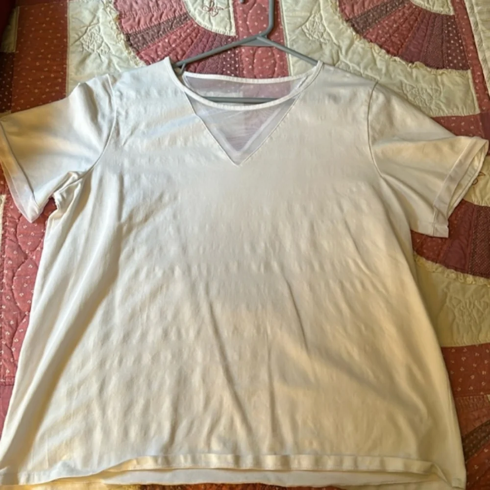 Ruby Ribbon top. Size M - Picture 2 of 4